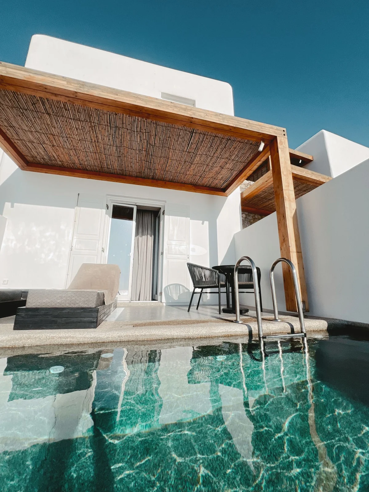 Modern residential villa with pool in Jeddah - Dar Al Hanakel project